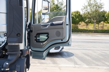 ����HOWOͳ˧PRO 2.5L���� 180���� ������8�� 4.15�׵�����ʽ�ῨͼƬ