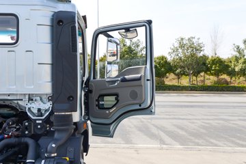 ����HOWOͳ˧PRO 2.5L���� 180���� ������8�� 4.15�׵�����ʽ�ῨͼƬ