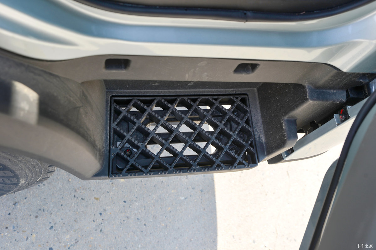 ����HOWOͳ˧PRO 2.5L���� 180���� ������8�� 4.15�׵�����ʽ�Ῠ��ʻ��                                               