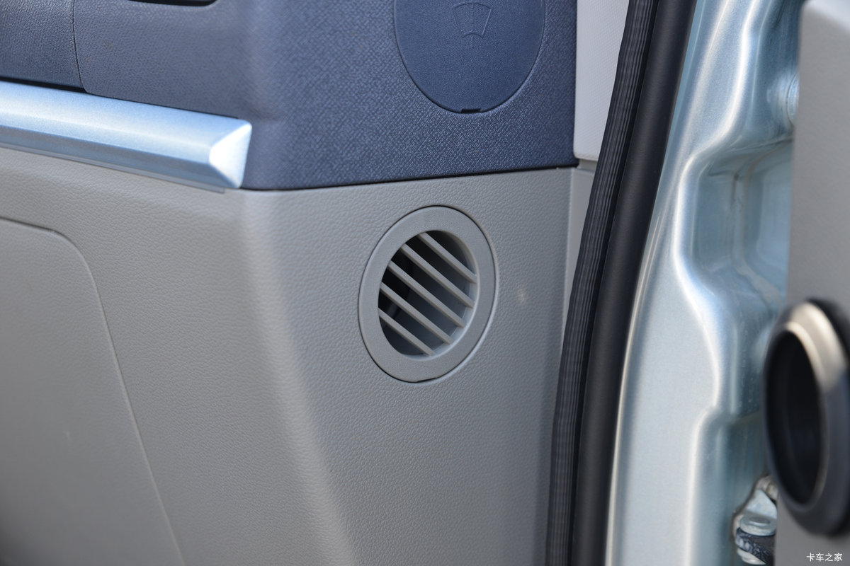 ����HOWOͳ˧PRO 2.5L���� 180���� ������8�� 4.15�׵�����ʽ�Ῠ��ʻ��                                               