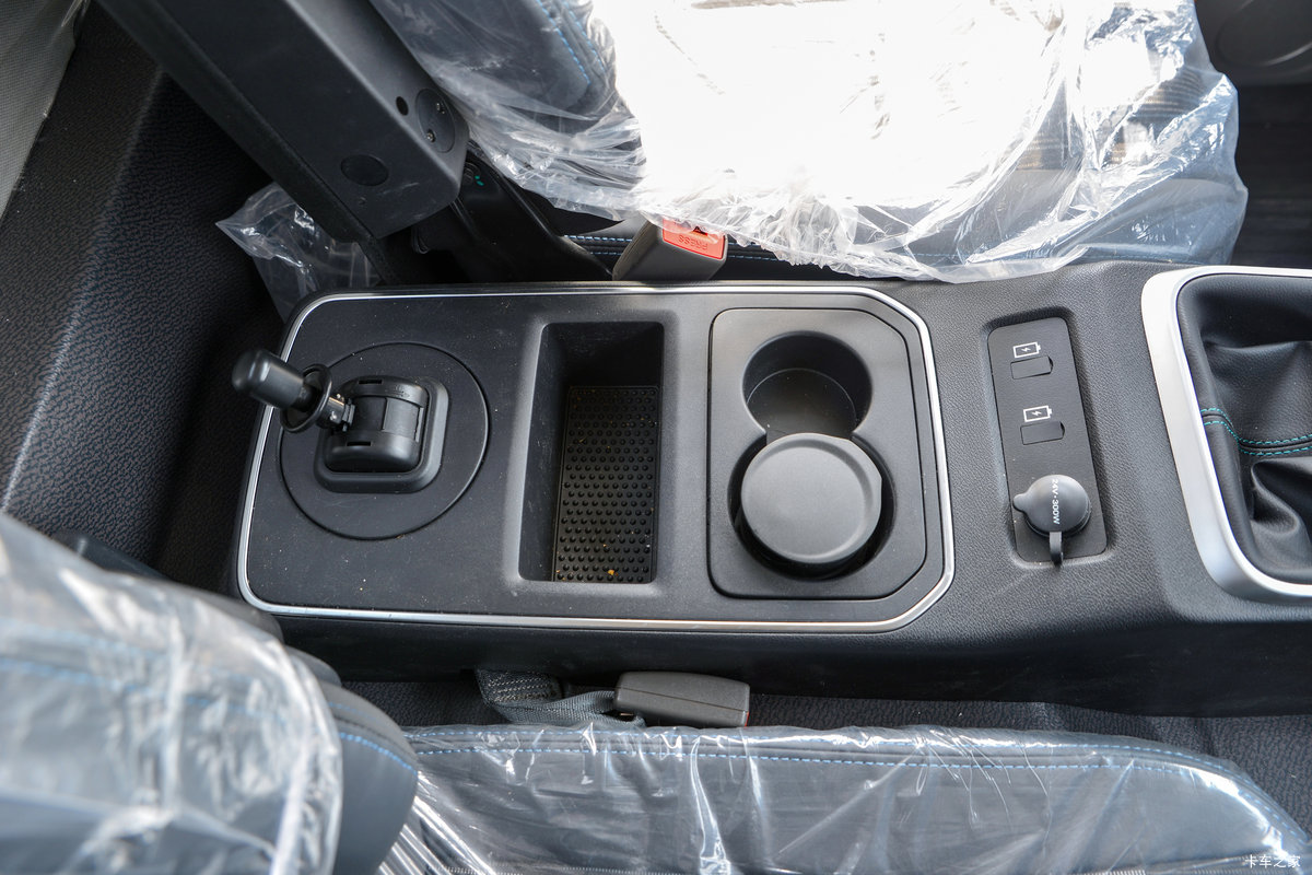 ����HOWOͳ˧PRO 2.5L���� 180���� ������8�� 4.15�׵�����ʽ�Ῠ��ʻ��                                               