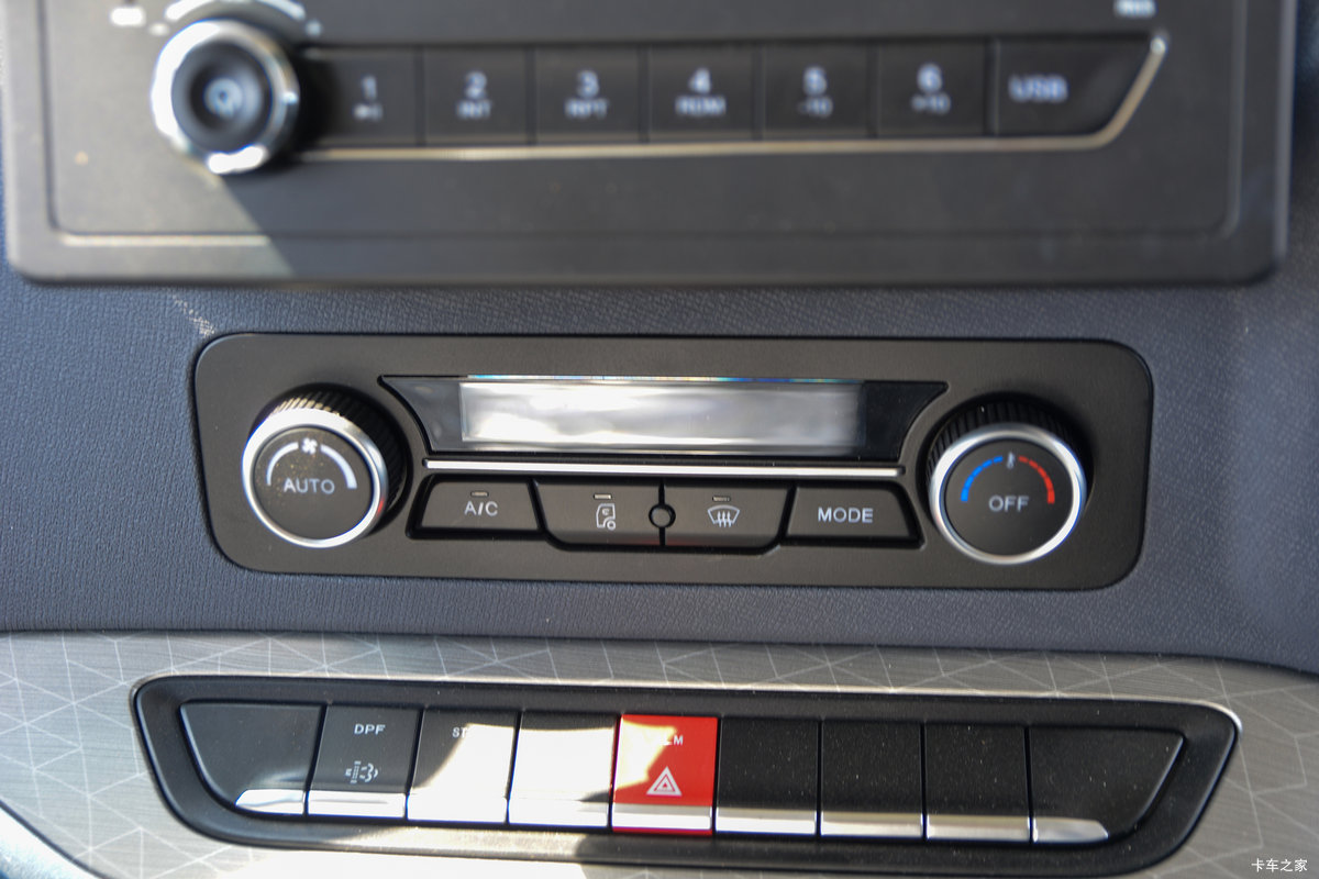 ����HOWOͳ˧PRO 2.5L���� 180���� ������8�� 4.15�׵�����ʽ�Ῠ��ʻ��                                               