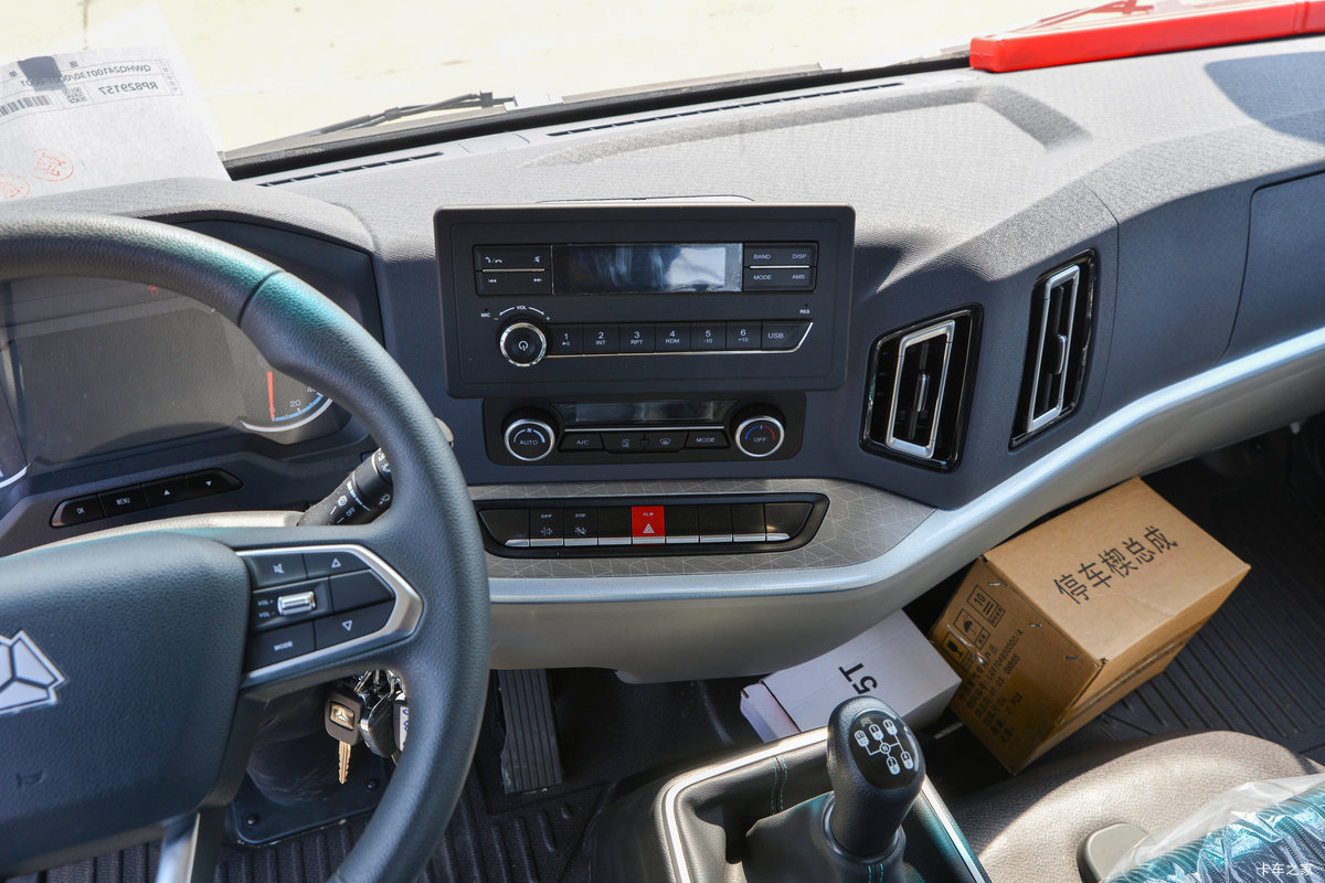 ����HOWOͳ˧PRO 2.5L���� 180���� ������8�� 4.15�׵�����ʽ�Ῠ��ʻ��                                               