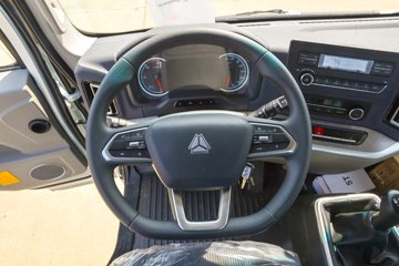 ����HOWOͳ˧PRO 2.5L���� 180���� ������8�� 4.15�׵�����ʽ�ῨͼƬ