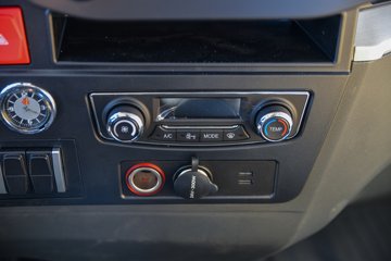 �й�����HOWO ͳ˧ 170���� 4.15�׵�����ʽ�Ῠ(��ʿ��8��)ͼƬ