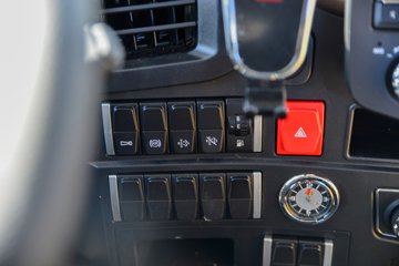 �й�����HOWO ͳ˧ 170���� 4.15�׵�����ʽ�Ῠ(��ʿ��8��)ͼƬ