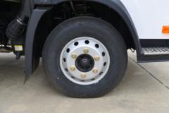 解放 虎6G中体 4.5T 4.05米单排插电式混合动力冷藏车14.016kWh