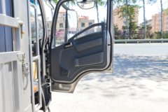 重汽HOWO悍将 2.5L柴油 180马力 万里扬8档 4.15米单排仓栅式轻卡