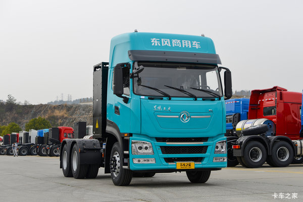 东风天龙KL 标载版 6X4 换电式纯电动牵引车 兰钧新能源400kWh