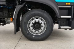 东风天龙KL 标载版 6X4 换电式纯电动牵引车 兰钧新能源400kWh