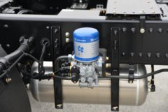 东风天龙KL 标载版 6X4 换电式纯电动牵引车 兰钧新能源400kWh