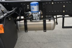 东风天龙KL 标载版 6X4 换电式纯电动牵引车 兰钧新能源400kWh