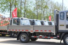 中国重汽HOWO 悍将 151马力 3.85米排半栏板轻卡(万里扬8档)