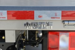 中国重汽HOWO 悍将 151马力 3.85米排半栏板轻卡(万里扬8档)