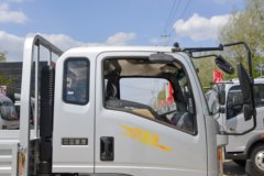 中国重汽HOWO 悍将M 145马力 3.85米排半栏板轻卡(万里扬8档)