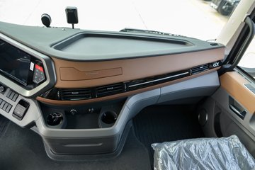 �������ó������콢GX 14.5L LNG 630���� 6X4 ����12�� AMT�Զ��� ǣ����ͼƬ