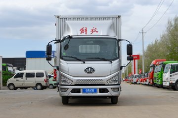 解放虎VH 2.5L柴油 150马力 万里扬8档 3.65米单排仓栅式轻卡