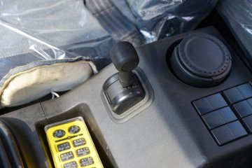 �������KR 230���� 4X2 ѹ��ʽ������(������)ͼƬ