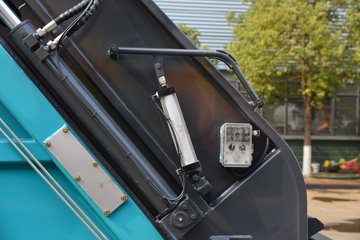 �������KR 230���� 4X2 ѹ��ʽ������(������)ͼƬ