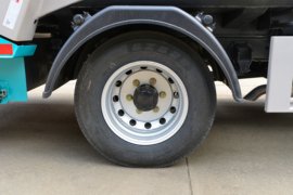 勇士M1&nbsp;垃圾运输车底盘图片