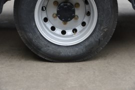 勇士M1&nbsp;垃圾运输车底盘图片