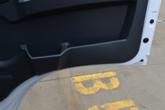 东风华神V3 142马力 4X2 柴油 单排车厢可卸式垃圾车