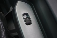 东风华神V3 142马力 4X2 柴油 单排车厢可卸式垃圾车