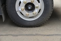 东风华神V3 142马力 4X2 柴油 单排车厢可卸式垃圾车