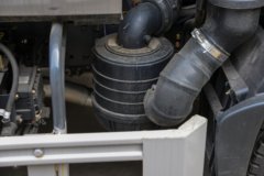 东风华神V3 142马力 4X2 柴油 单排车厢可卸式垃圾车