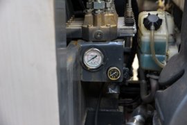 华神V3&nbsp;垃圾运输车底盘图片