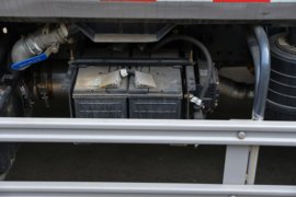 华神V3&nbsp;垃圾运输车底盘图片