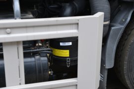 飞碟金牛&nbsp;垃圾运输车底盘图片