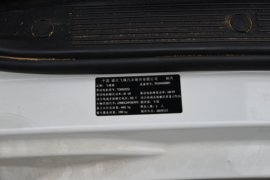飞碟EF3 电动垃圾车驾驶室图片