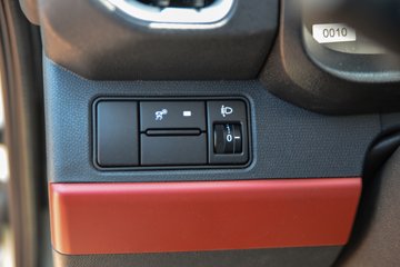 ���� ʱ���캽S1 Һɲ 3.8�׵�����ʽС�� ��γ66.53kWhͼƬ