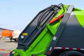 东风多利卡底盘&nbsp;垃圾运输车上装图片