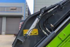 东风途逸T6 140马力 4X2 垃圾运输车(程力牌)