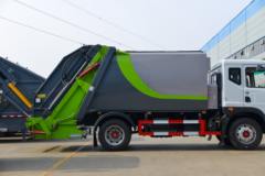 东风多利卡D9 195马力 4X2 垃圾运输车(程力牌)
