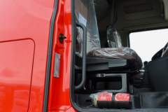 东风商用车 天龙旗舰KX 王者版 680马力 6X4 AMT自动档牵引车(液缓)
