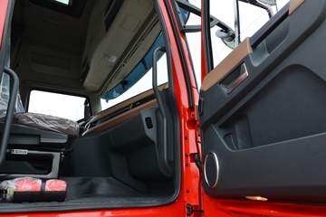 �������ó� �����콢KX ���߰� 680���� 6X4 AMT�Զ���ǣ����(Һ��)ͼƬ