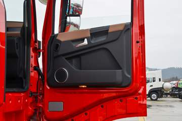 �������ó� �����콢KX ���߰� 680���� 6X4 AMT�Զ���ǣ����(Һ��)ͼƬ