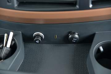 �������ó� �����콢KX ���߰� 680���� 6X4 AMT�Զ���ǣ����(Һ��)ͼƬ