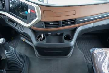 �������ó� �����콢KX ���߰� 680���� 6X4 AMT�Զ���ǣ����(Һ��)ͼƬ