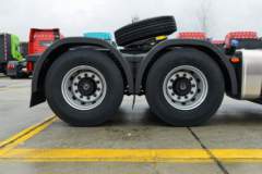 东风商用车 天龙旗舰KX 王者版 680马力 6X4 AMT自动档牵引车(液缓)