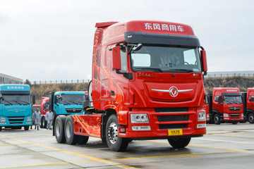 东风商用车 天龙旗舰KX 嵘耀版 570马力 6X4 LNG自动档牵引车(液缓)