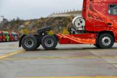 东风商用车 天龙旗舰KX 嵘耀版 570马力 6X4 LNG自动档牵引车(液缓)