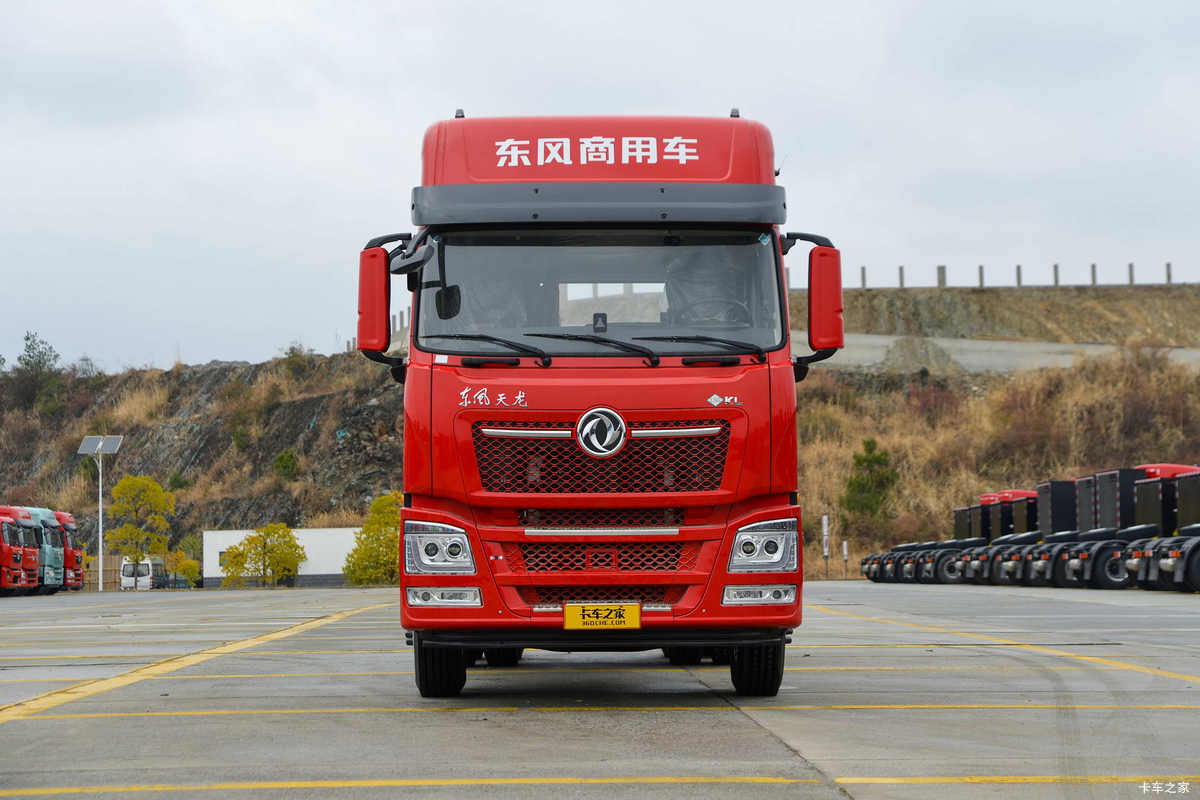 东风天龙KL 12.9L CNG 520马力 6X4 东风14档 牵引车