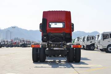 东风商用车底盘&nbsp;油罐车外观图片