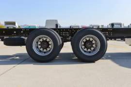 东风商用车底盘&nbsp;油罐车底盘图片