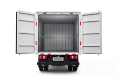 江铃全新顺达 标准款 2.5L柴油 136马力 万里扬5档 3.7米单排厢式轻卡