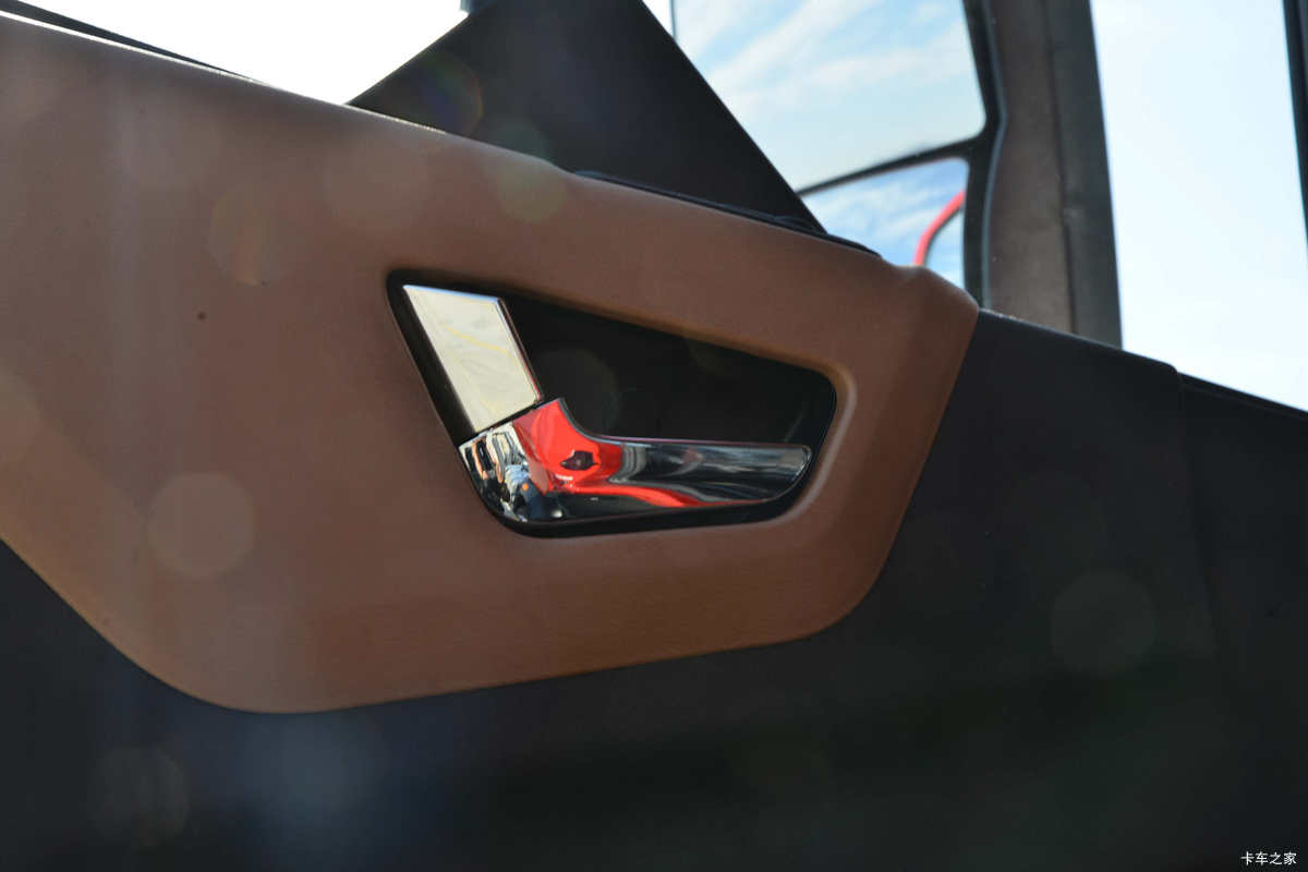ó KR 2025 6.2L 290 4X2 ʿ8 6.8ػʻ                                               